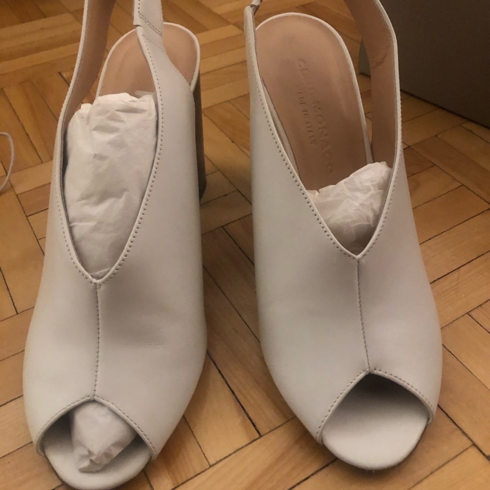 Club Monaco white sandals - perfect for summer